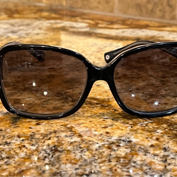 Coach sunglasses just like new - Picture 6 of 7